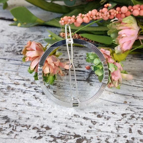 Silver Circle Geometric Hair Barrette - Picture 3 of 7